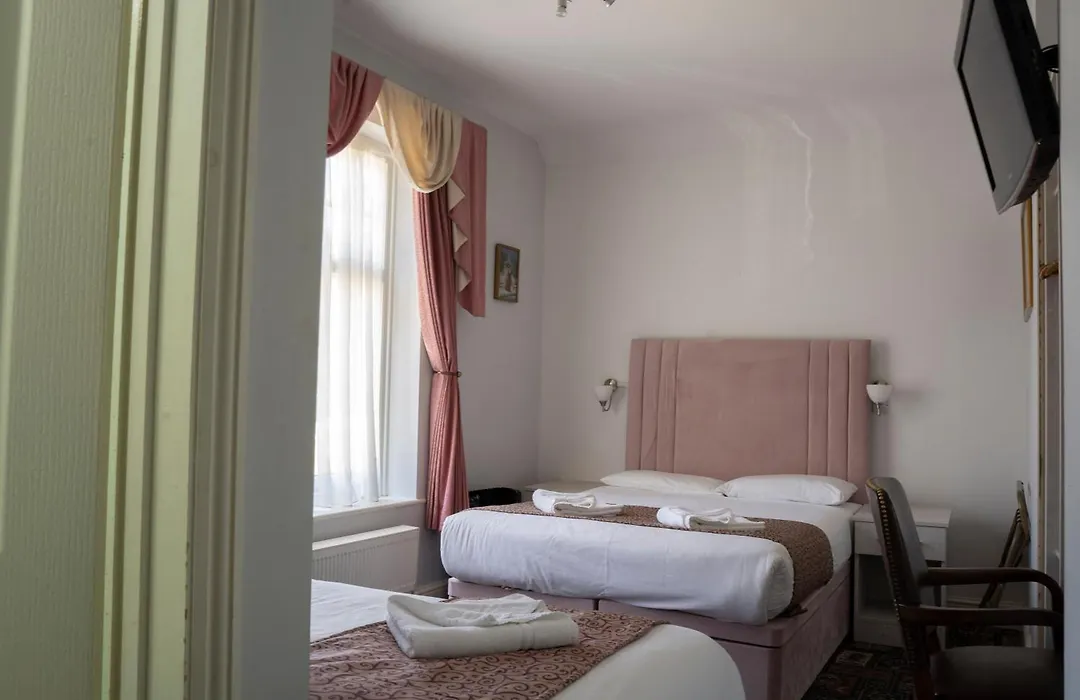 Gatwick Turret Guest House-1