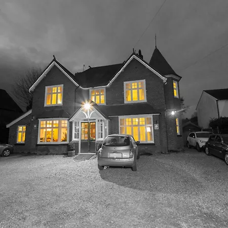 Gatwick Turret Guest House-3